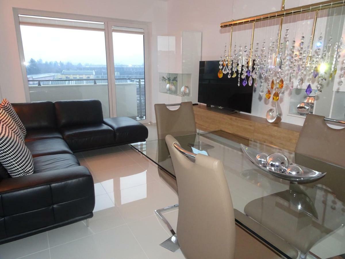 Апартаменти Apartament Francesca Брашов Екстер'єр фото